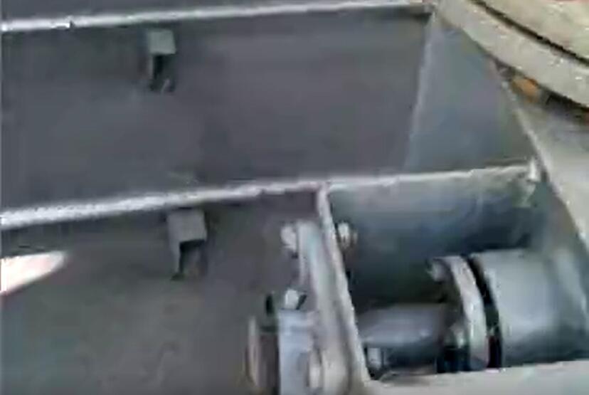 On site use of pneumatic flip plate heavy hammer valve